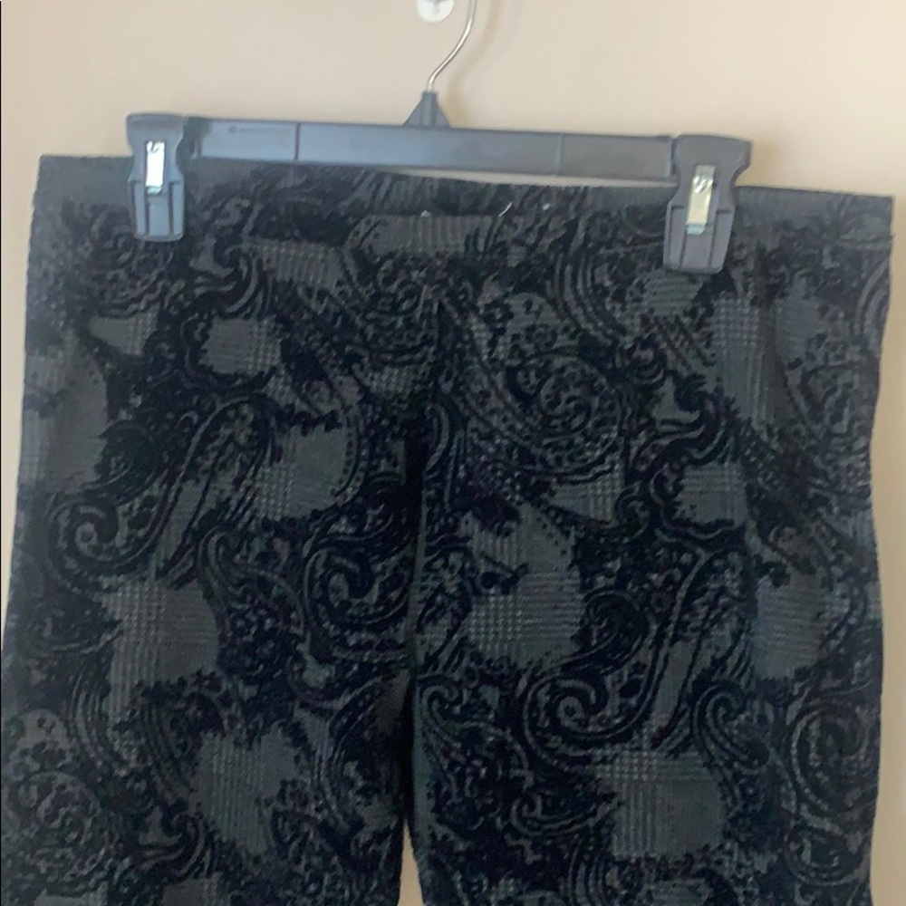 Black pattern pants - Picture 2 of 2